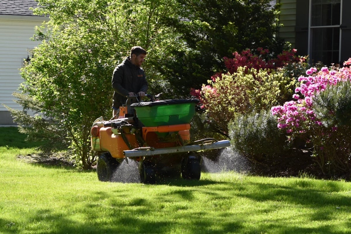 crew-fertilizer-lawn-treatment.jpg?width