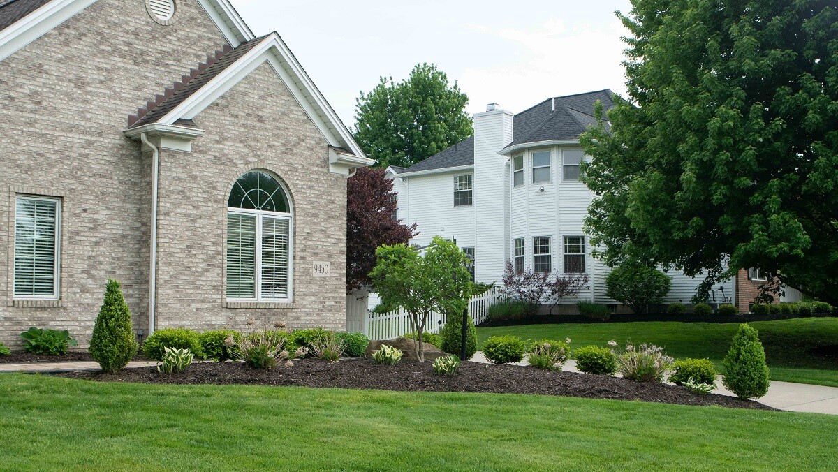 front of house with green lawn and driveway