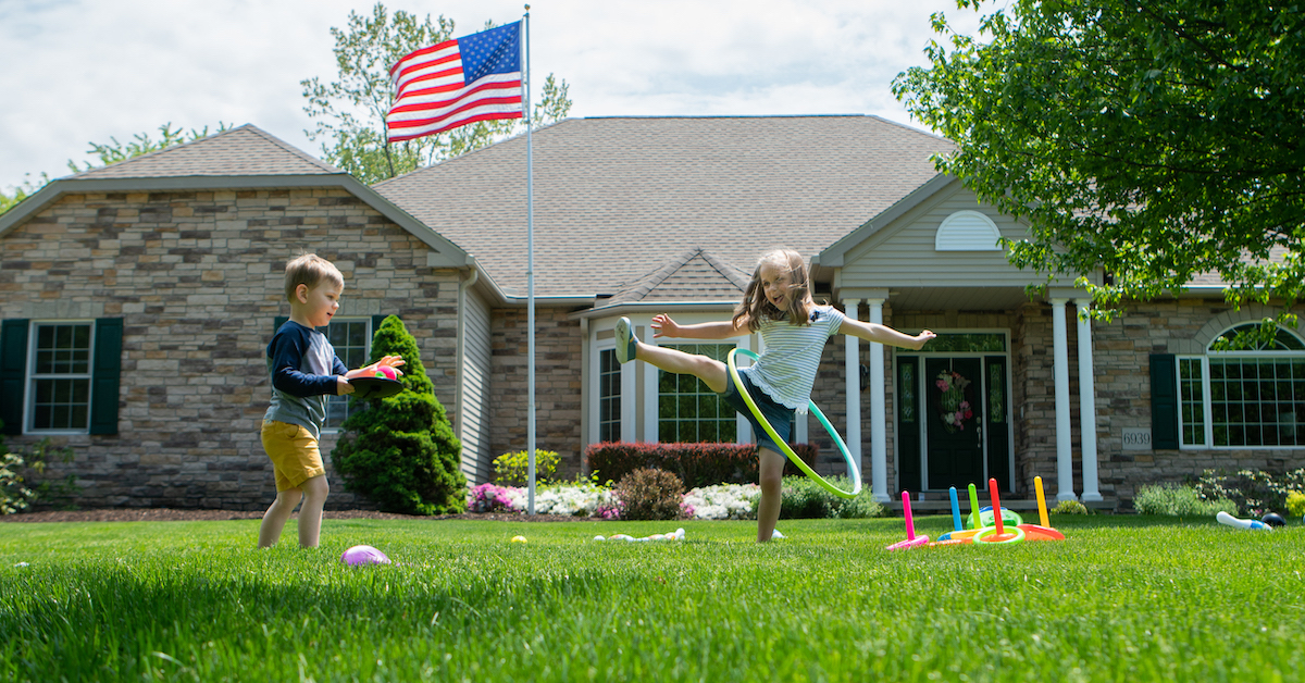 kids playing on lawn 